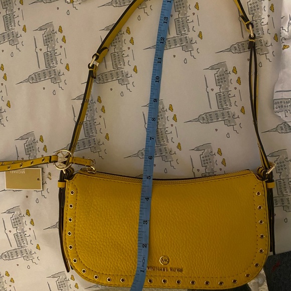 Michael Michael Kors CAMDEN SMALL POCHETTE NWT - Picture 7 of 8